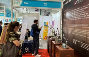  第32次口腔文化主题公益巡展走进深圳国际口腔展，再掀追捧热潮